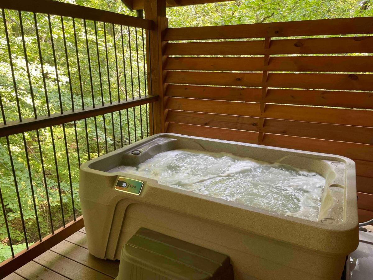 Cricket Hill Treehouse B By Amish Country Lodging 밀러스버그 외부 사진